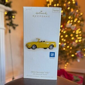2009 Hallmark Keepsake 2004 Chevrolet SSR All-American Trucks series ornament